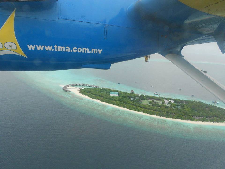 Hotel vom Wasserflugzeug NH Collection Maldives Reethi Resort