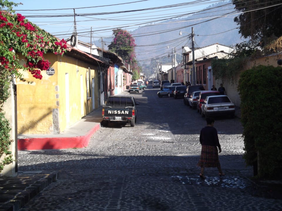 Auffahrtblick Richtung Straße Hotel Camino Real Antigua