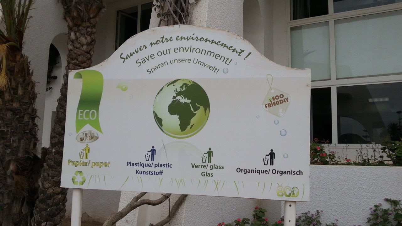 Am Hoteleingang Hotel El Mouradi Djerba Menzel