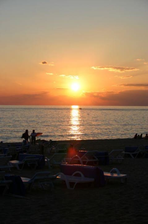 Sonnenuntergang am Strand Riviera Hotel & Spa