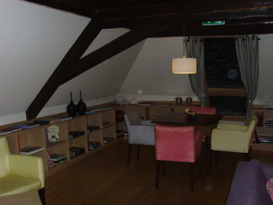 Bibliothek mit Kamin zum Ausruhen Hotel Ritter Durbach