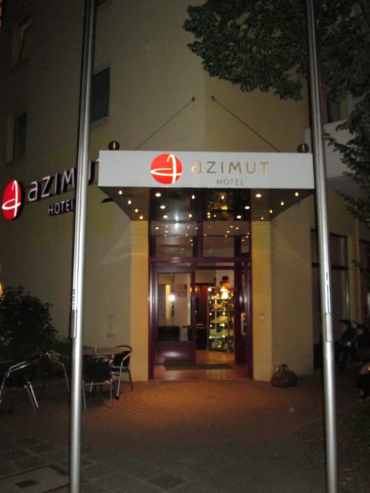 Hoteleingang an Abend INVITE Hotel an der Kaiserburg