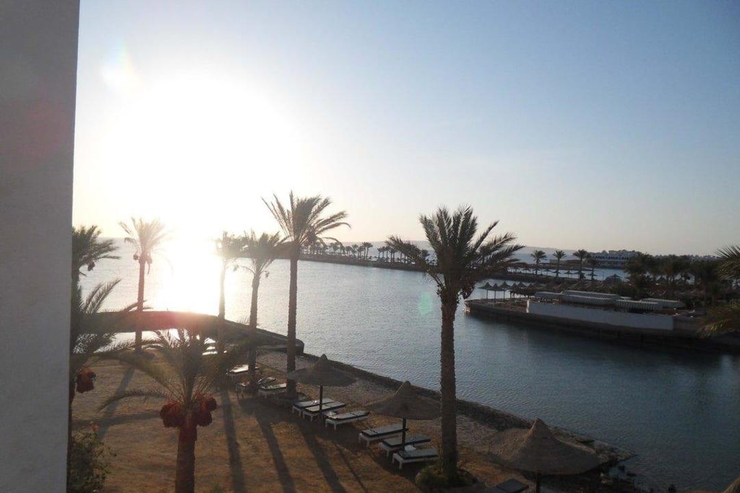 Blick vom Balkon auf Landzunge Arabia Azur Resort