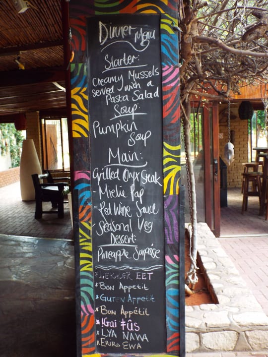 Dinner-Tafel Kalahari Anib Lodge