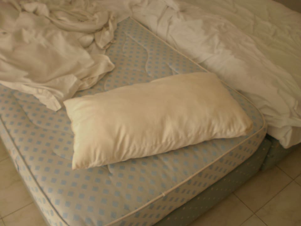 Betten und Kopfkissen-Inlays Hotel El Mouradi Djerba Menzel