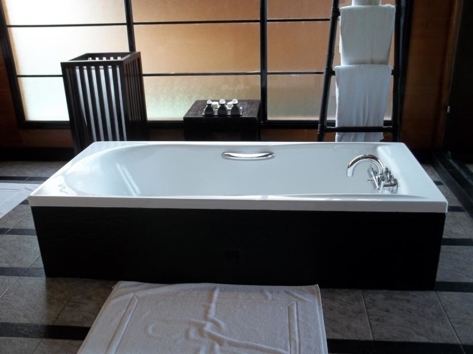 Badewanne im Wasserbungalow Adaaran Select Hudhuran Fushi - Premium All Inclusive