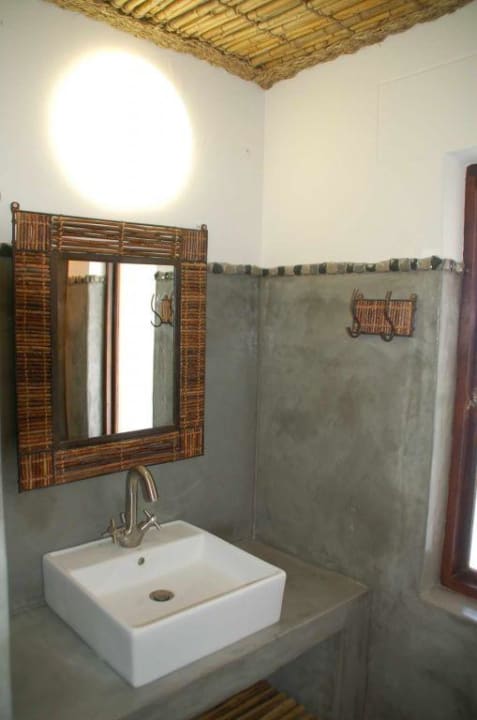 Bad im Waterhole-Chalet Okaukuejo Camp