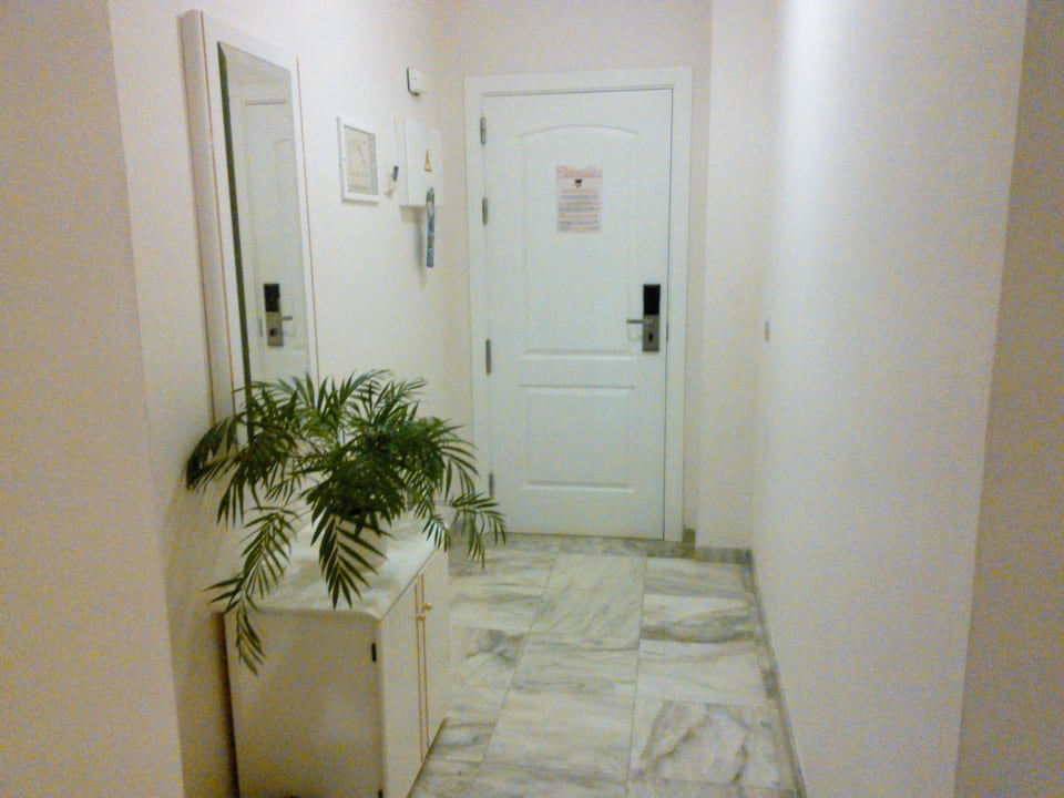 Flur in Richtung Ausgang Apartamentos Casablanca