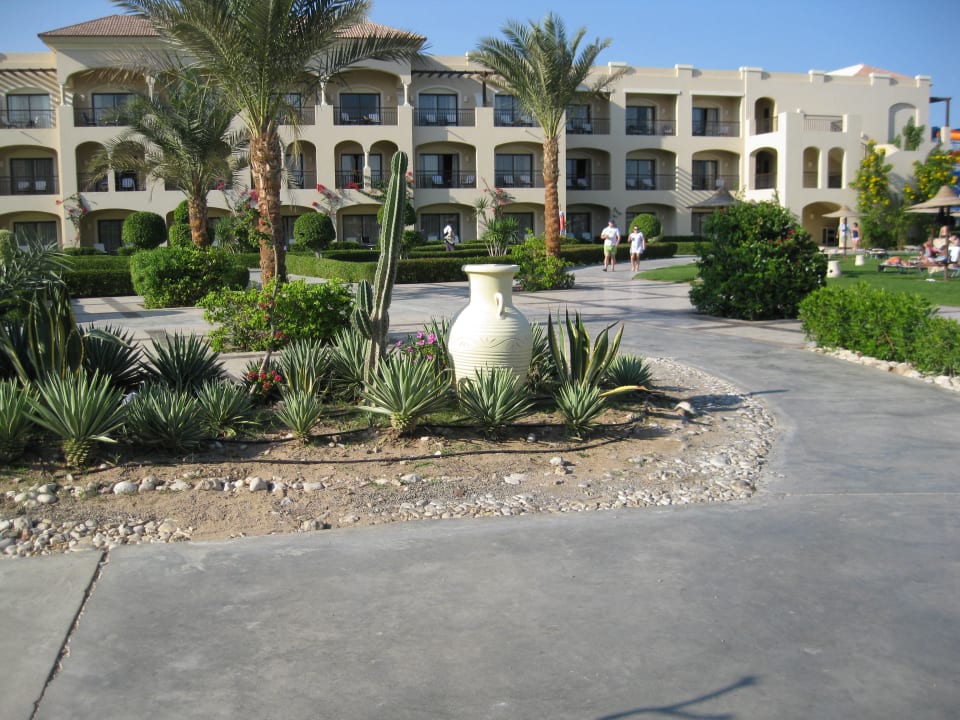 Schöne Gartenanlage JAZ Aquamarine Resort