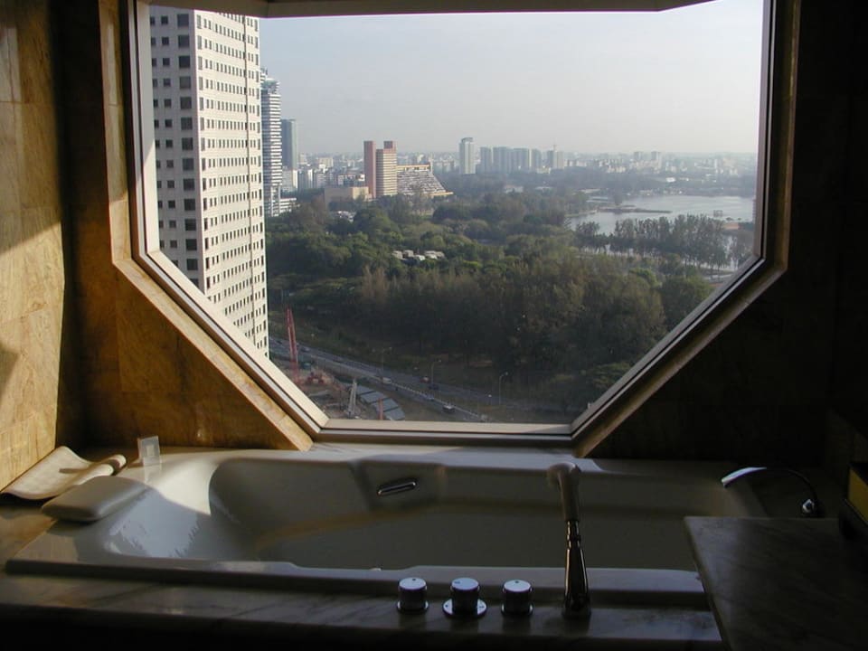 Badewanne mit Blick Hotel The Ritz-Carlton Millenia