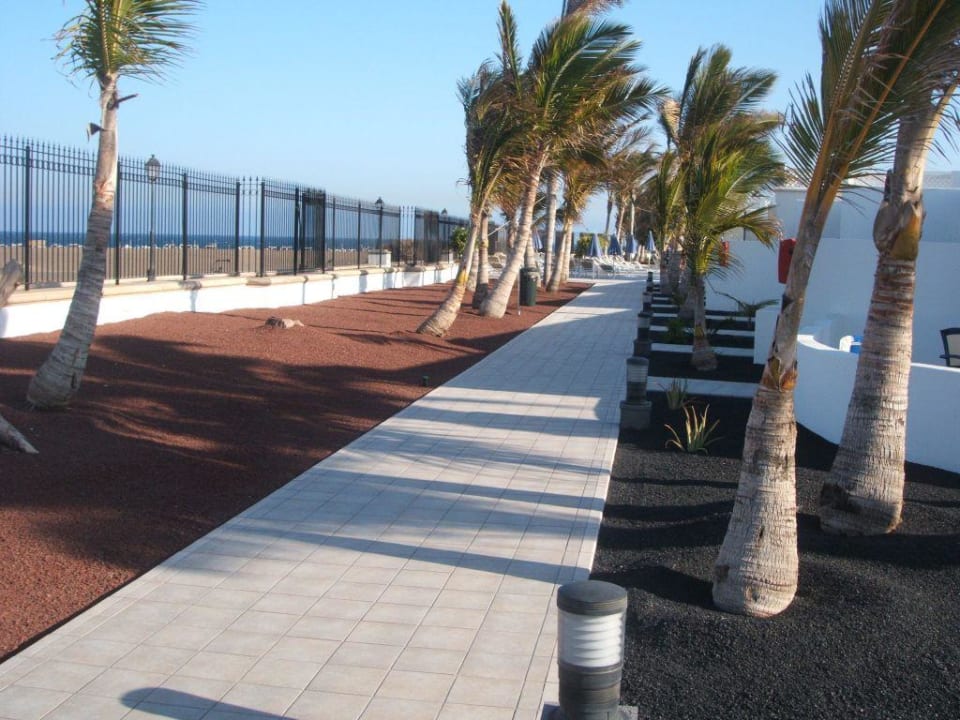 Außenanlage,Weg zum Pool Hotel Las Costas