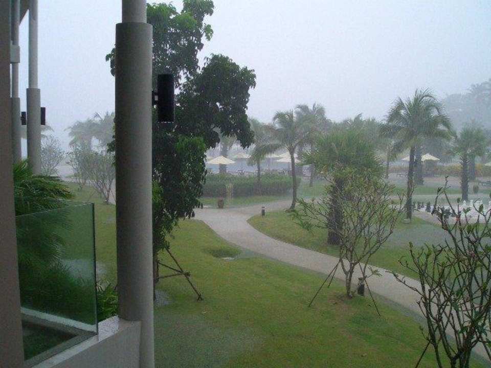 Blick vom Balkon The Sands Khao Lak by Katathani