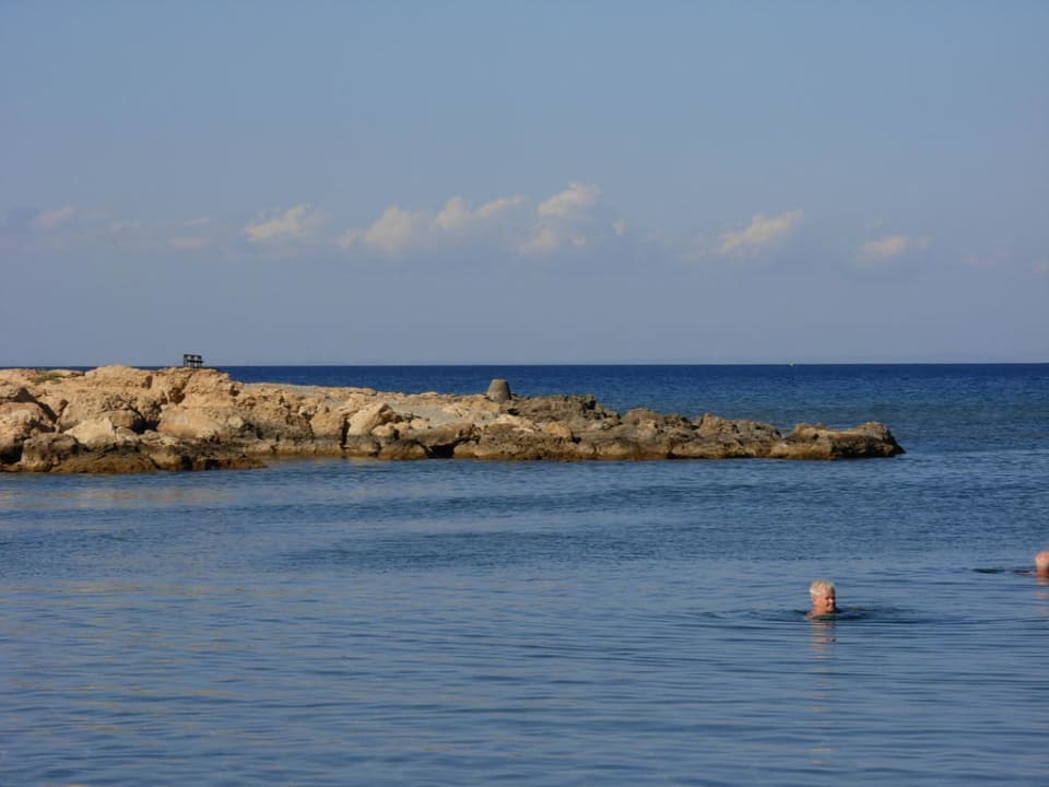 Blick von der Strandbucht nach Nordost Crystal Springs Beach Hotel
