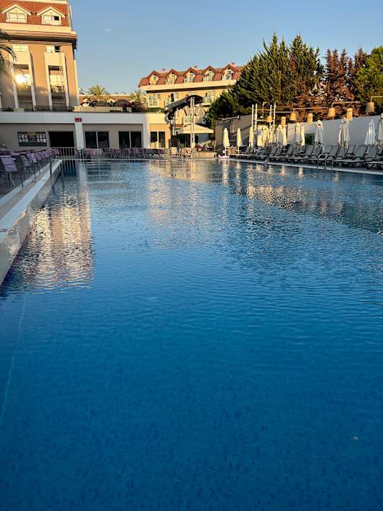 Pool Side Story Resort & Spa