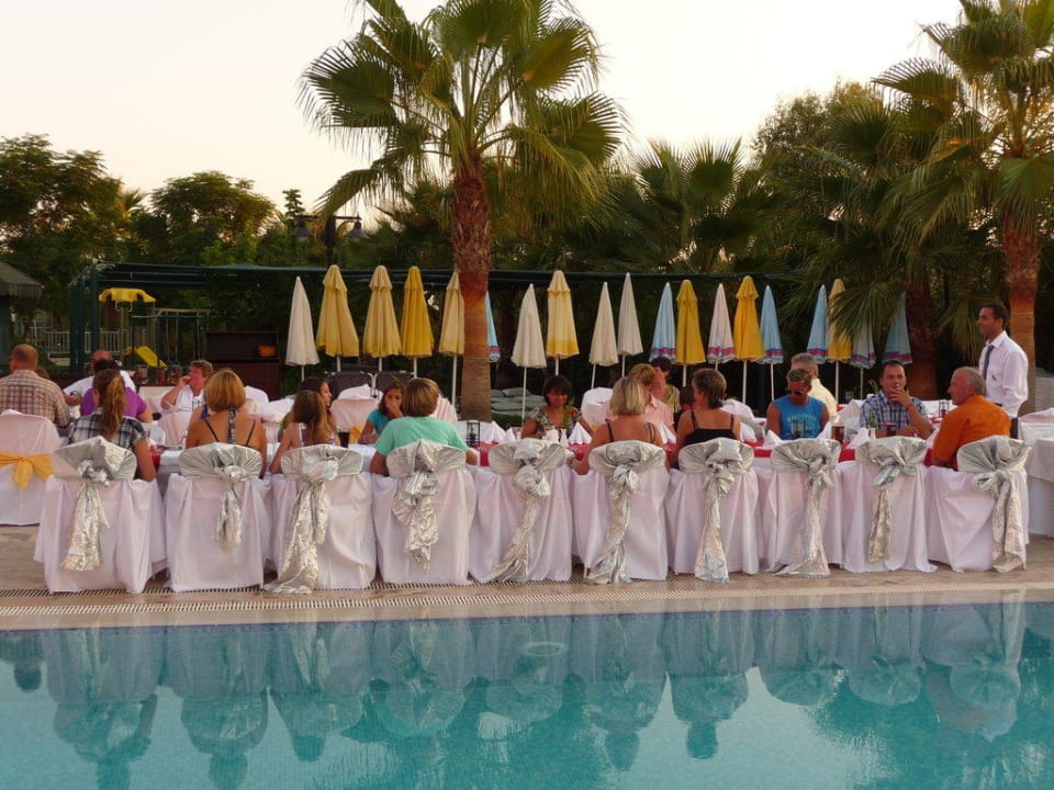 Abendessen einmal anders Royal Atlantis Beach Hotel