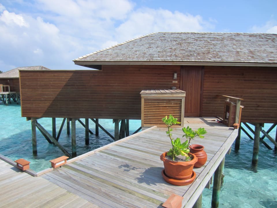 Eingang zur Jacuzzi Wasser Villa Vilamendhoo Island Resort & Spa