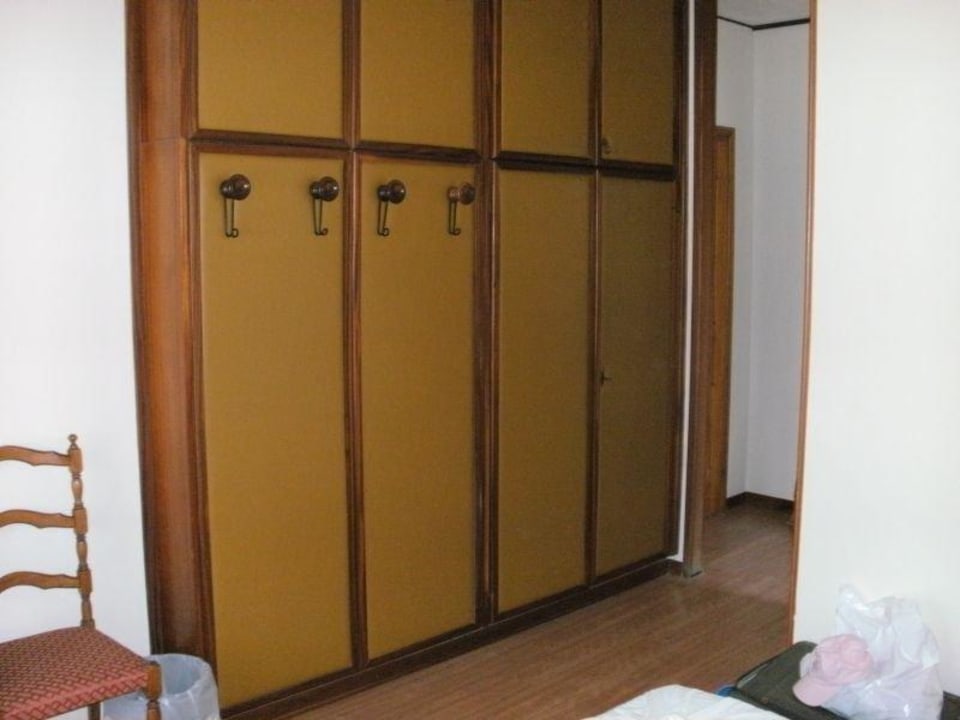 Schrank Hotel Al Cavallino Bianco