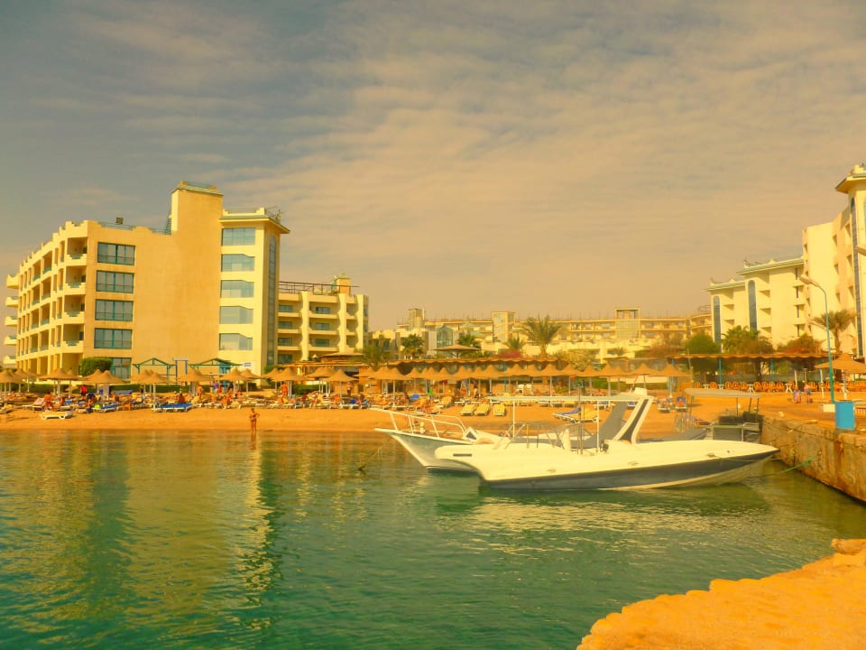 Montillon beach Moreno Horizon Spa & Resort