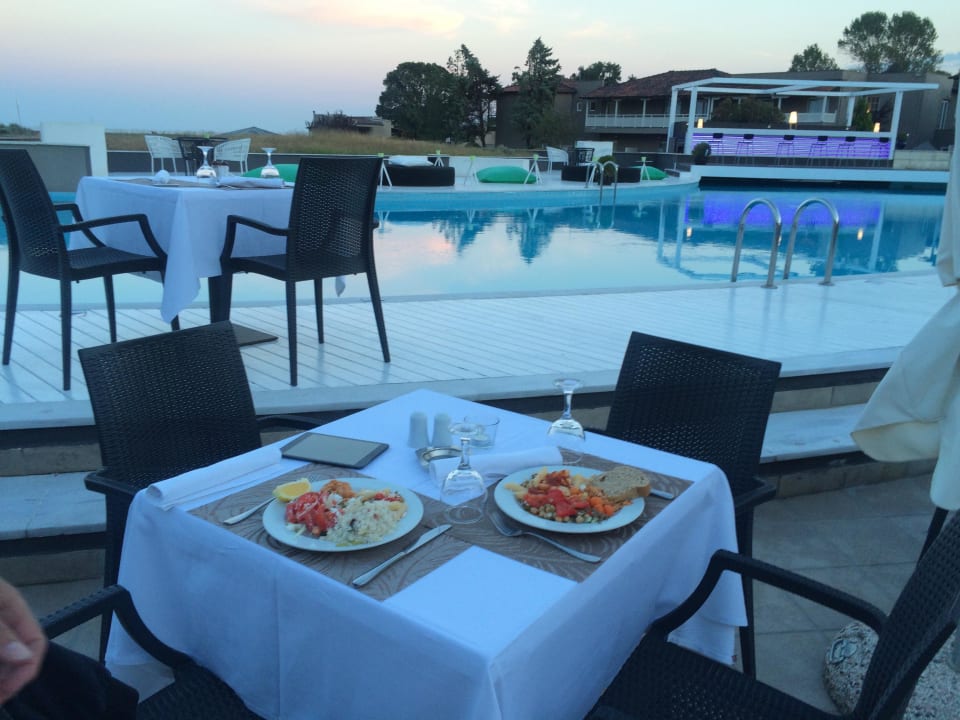 Essen am Pool Hotel Dion Palace Resort and Spa