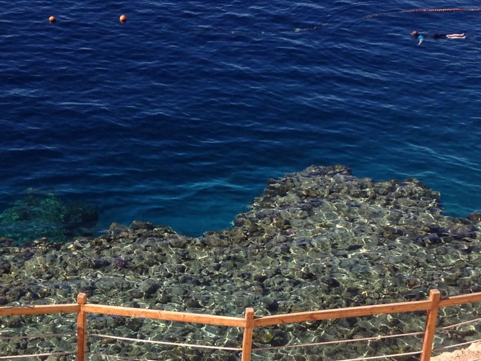 Etwas steiniger Abhang  Sharm Plaza