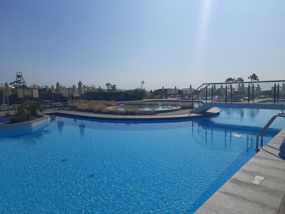 Pool Wave Resort