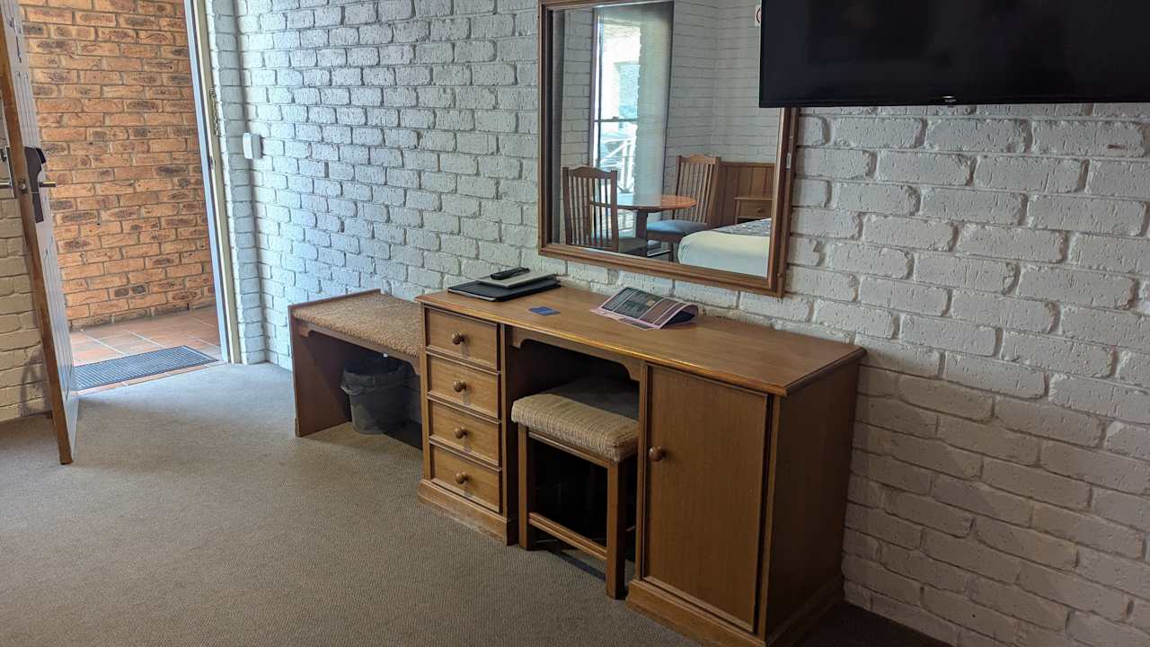 Zimmer Bakery Hill Motel