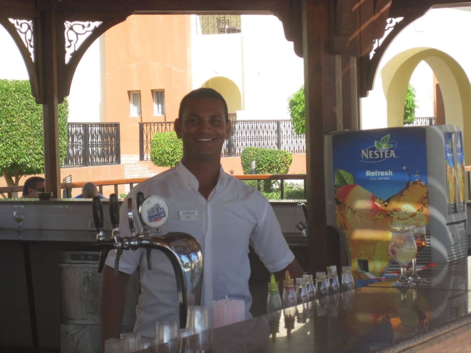 Immer freundlich an der Royal Bar SUNRISE Royal Makadi Resort