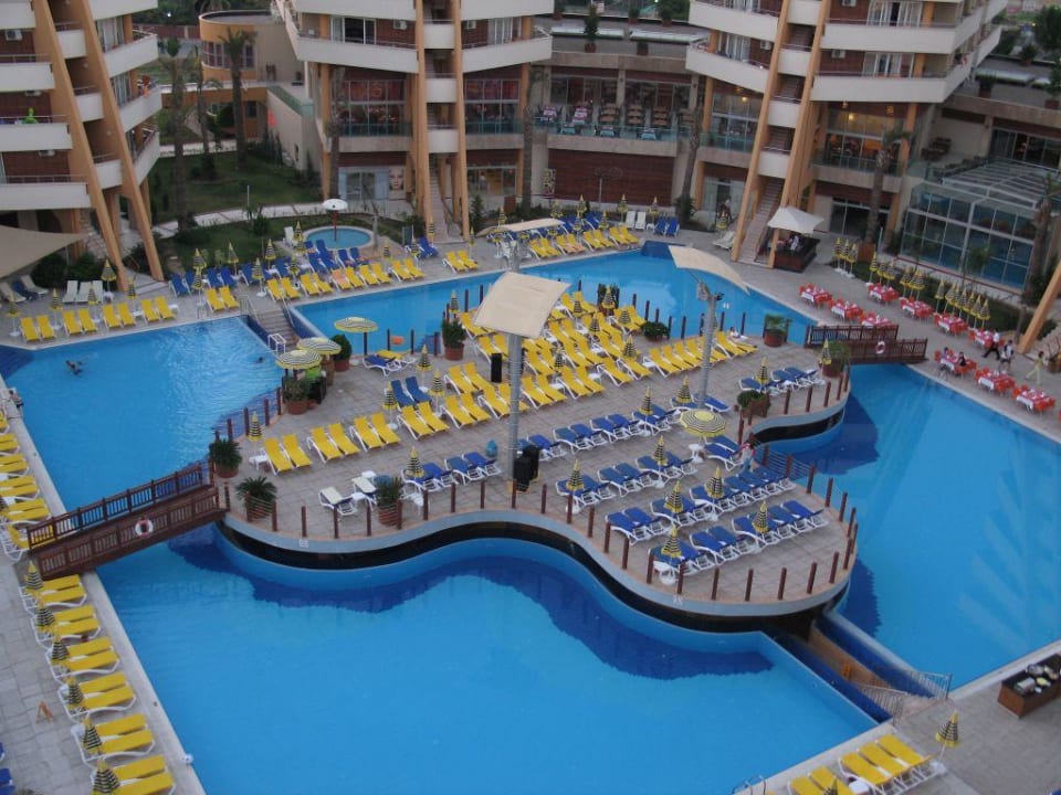 Poolanlage von oben Alaiye Resort & Spa