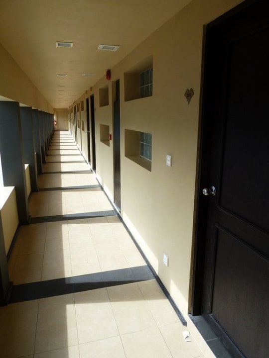 Gang zu den Zimmern EKHO Surf