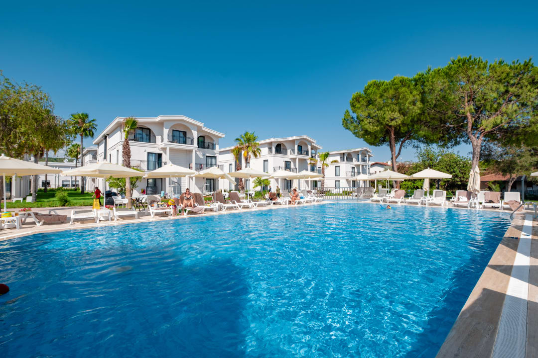 Pool alltoura Club La Benata Hotel