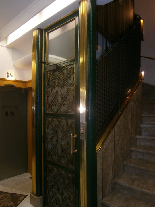 Nostalgischer Hotellift Grand Hotel Cravat, WorldHotels Collection