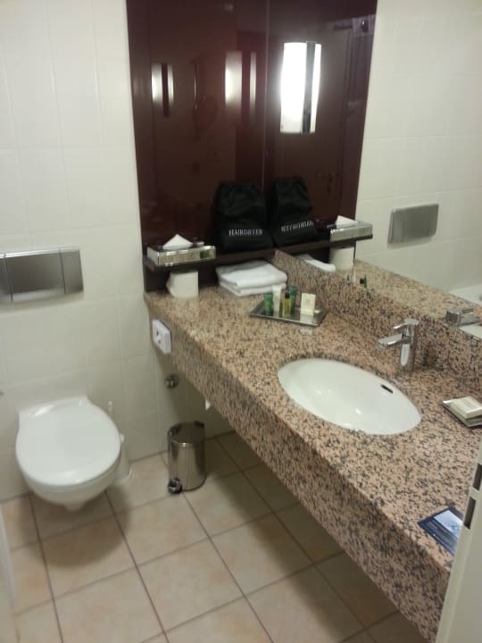 Sauberes Bad Hilton Mainz
