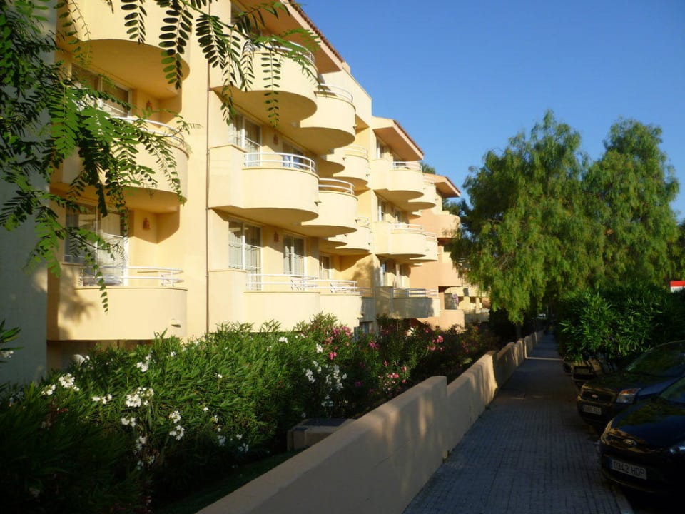 Straße runter zum Hafen Prinsotel La Pineda