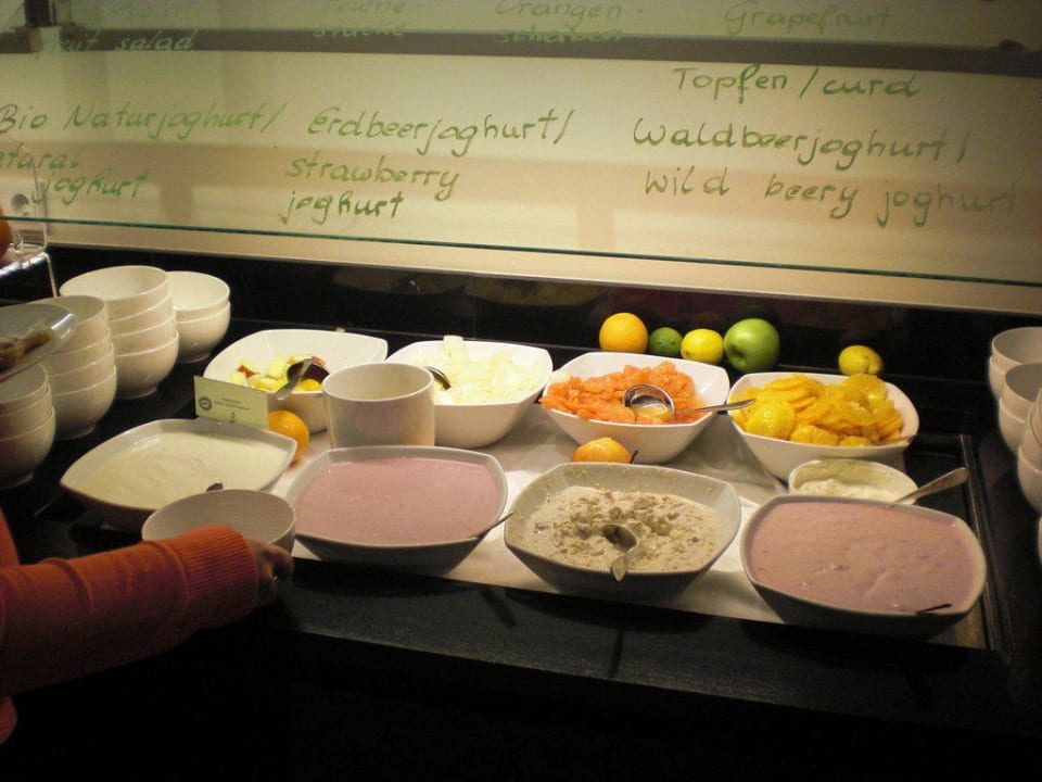 Teil des Frühstücksbuffets Lindner Hotel Vienna Am Belvedere, part of JdV by Hyatt