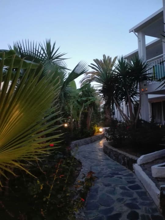 Gartenanlage HARPIN Happy Days Beach Hotel