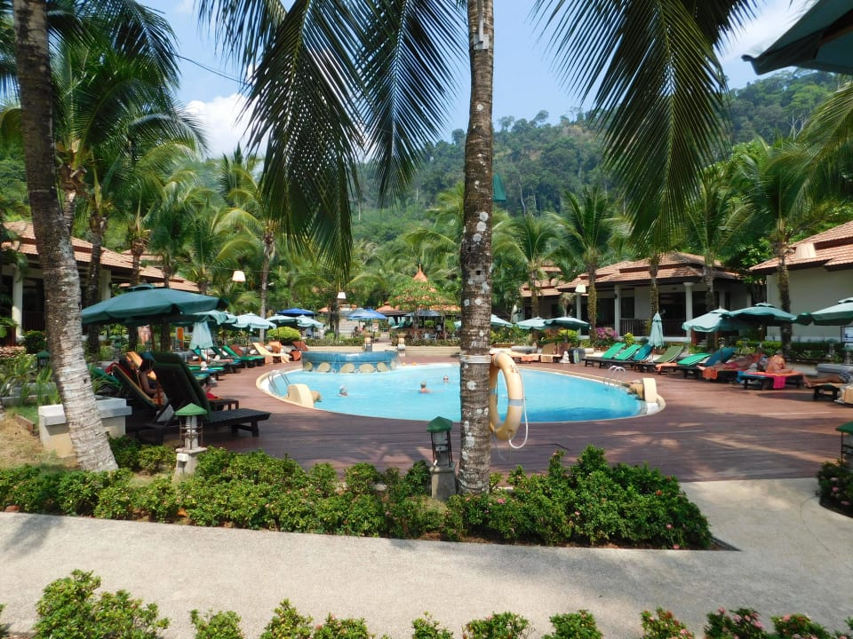 Der untere Pool mit Kinderbecken Khao Lak Bayfront Resort
