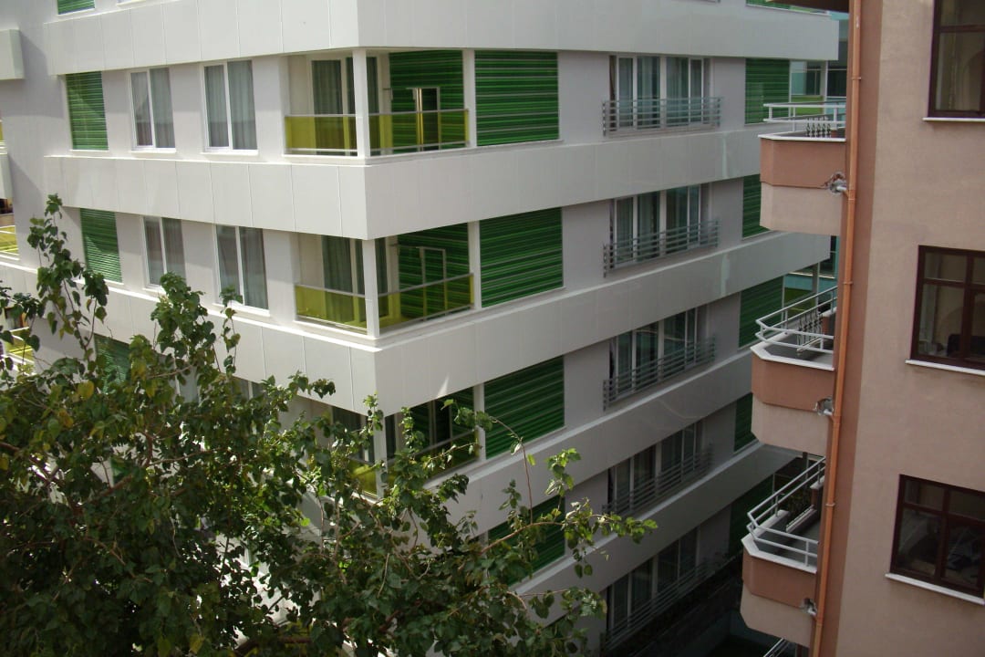 Haus gegenüber, es wurde renoviert ab 7 Uhr Hotel Aslan City Kleopatra