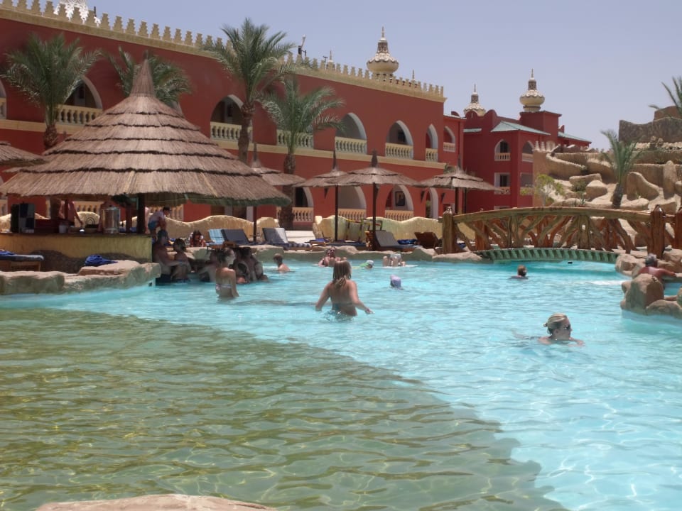 Baesn z barem wodnym Pickalbatros Alf Leila Wa Leila Resort - Neverland Hurghada