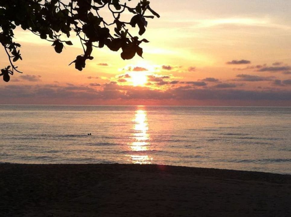 Sonnenaufgang von unserer Terrasse Bungalow 8909 The Fair House Beach Resort