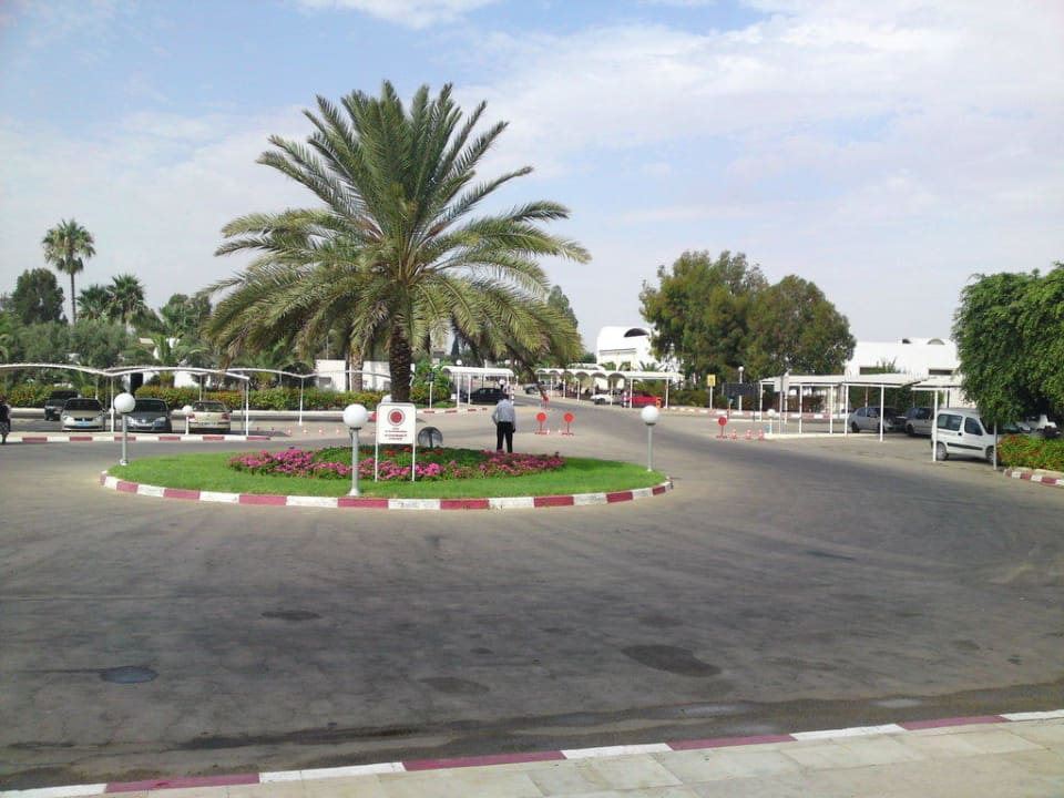 Vor dem Hotel El Mouradi Club Kantaoui