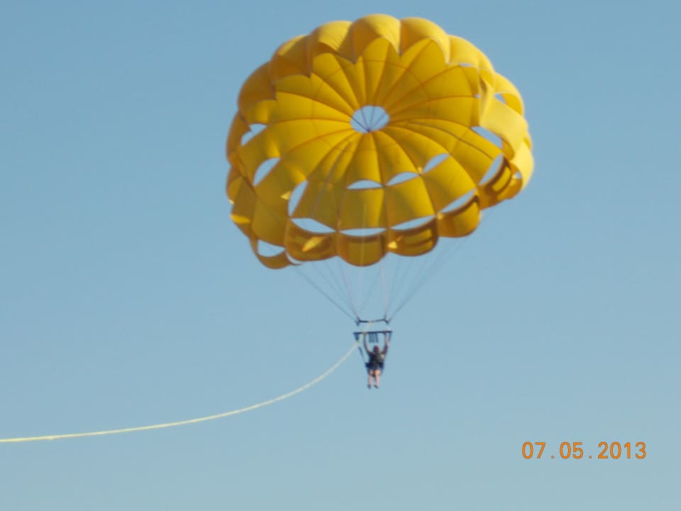 Na parasailingu Aladdin Beach Resort