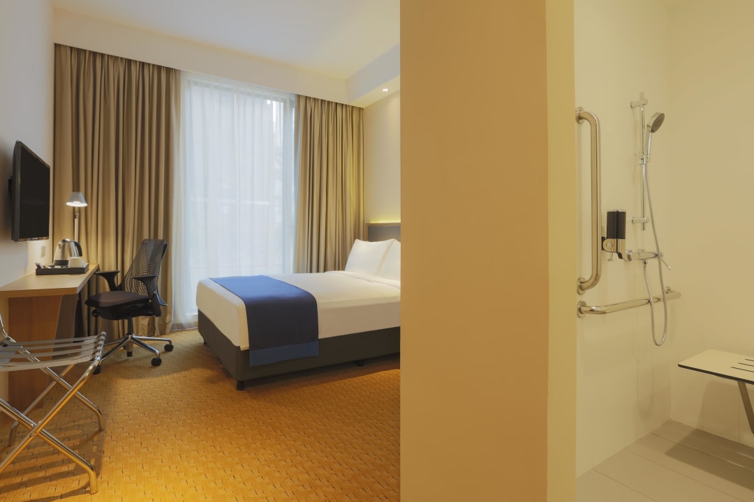 Wheelchair Accessible Room Holiday Inn Express Singapore Orchard Road