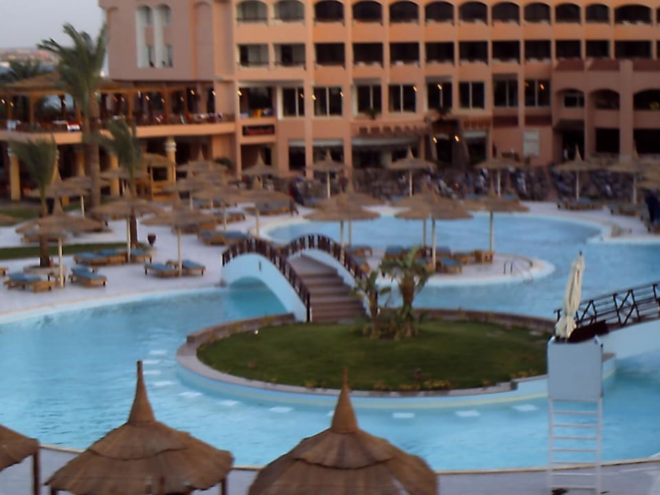 Insel im Pool Beach Albatros Resort