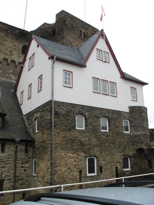 Gebäude im Schloss-Innenhof Hotel Schloss Rheinfels