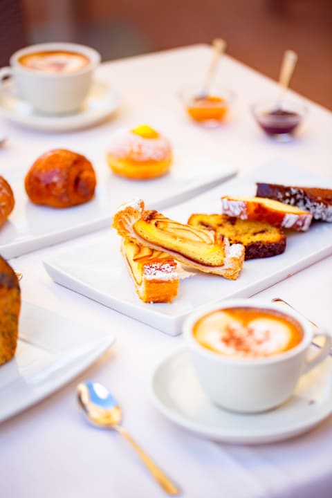 Gastro Cormoran Hotel & Residence