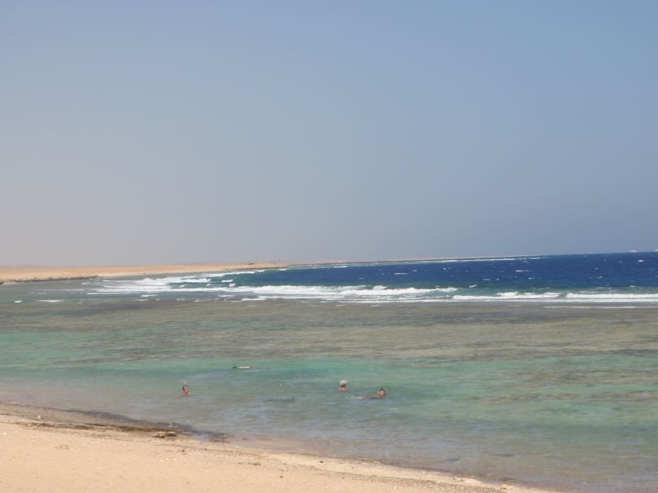 Widok poranny na plażę Three Corners Sea Beach Resort