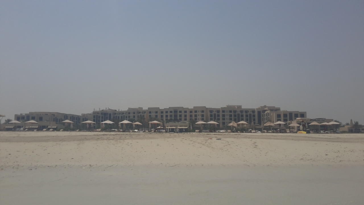 Blick auf das Hotel vom Meer aus Park Hyatt Abu Dhabi Hotel and Villas