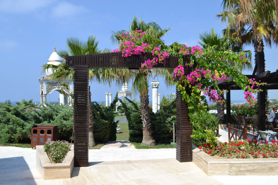 Blütenpracht überall Alba Resort Hotel