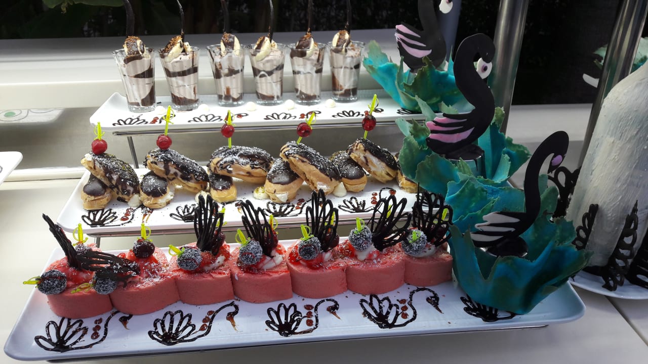 Gastro Port Side Resort Hotel