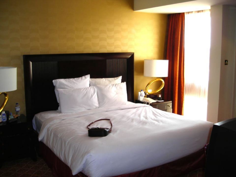 Unser Doppelzimmer, Kingsize Bett Radisson Blu Hotel & Resort Abu Dhabi Corniche